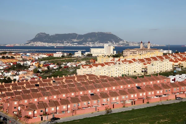 Cidade espanhola Algeciras e Gibraltar em segundo plano — Fotografia de Stock