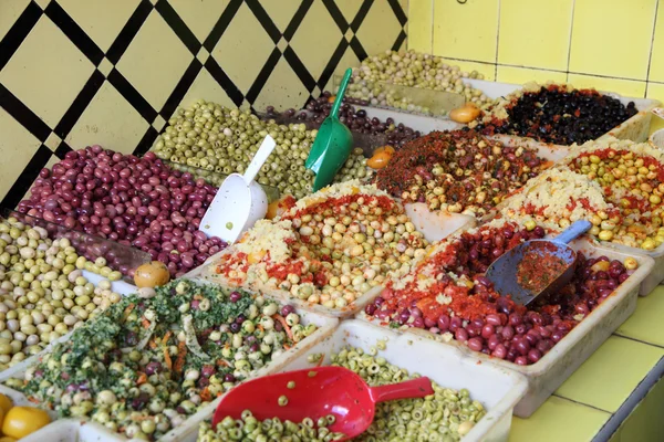 Aceitunas en venta en la medina de Rabat, Marruecos —  Fotos de Stock