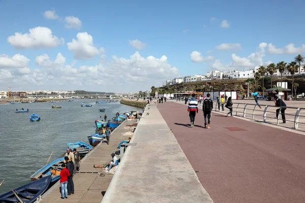 Promenade in de stad van rabat, Marokko — Stockfoto