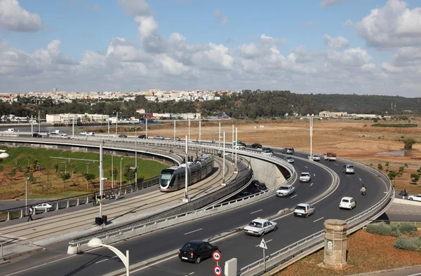 Trafik på Avenue Hassan II i Rabat, Marokko - Stock-foto