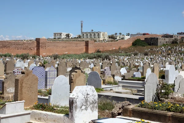 Pietre tombali nel cimitero islamico di Rabat, Marocco — Foto Stock