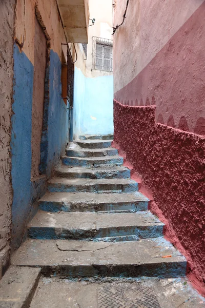 Szűk utcában a Medina, Tangier, Marokkó — Stock Fotó