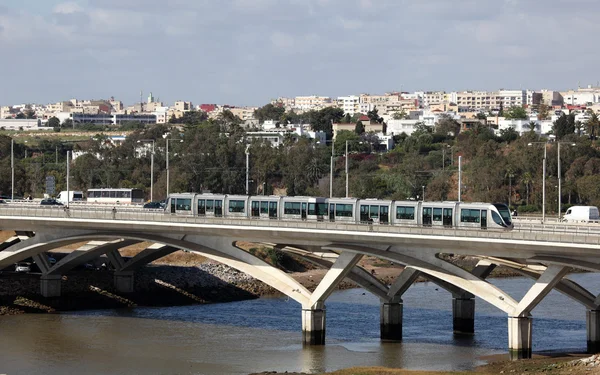 Ponte sobre o rio Bou Regreg em Rabat, Marrocos — Fotografia de Stock