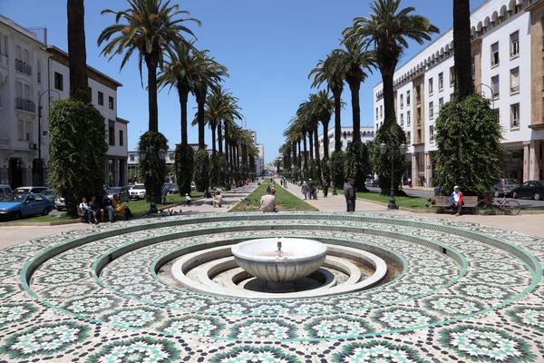 Szökőkút a Avenue Mohammed V, Rabat, Marokkó — Stock Fotó