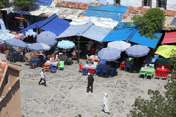 Caffè e ristoranti nella medina di Chefchaouen, Marocco — Foto Stock