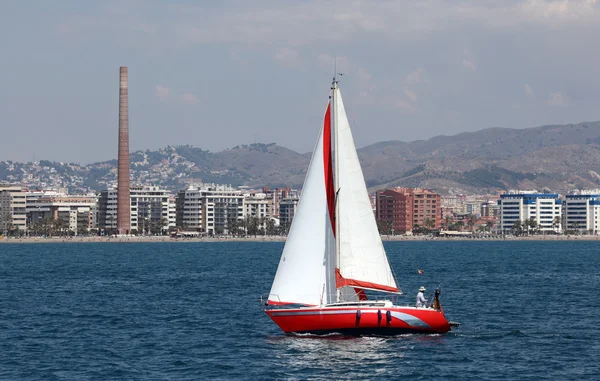 말라가, 스페인 안달루시아 앞 항해 요트 — 스톡 사진
