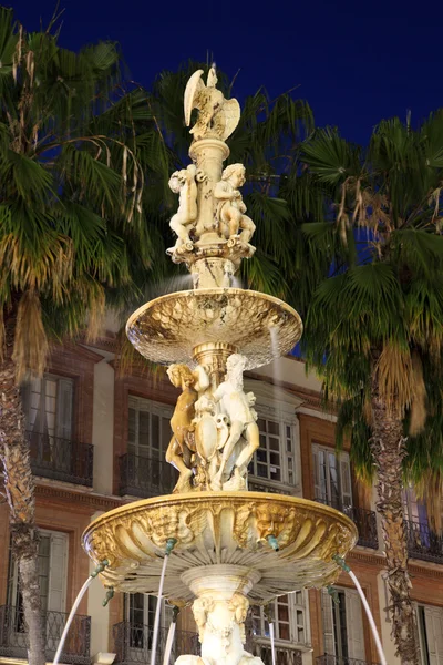 Fontana di Malaga illuminata di notte. Andalusia Spagna — Foto Stock