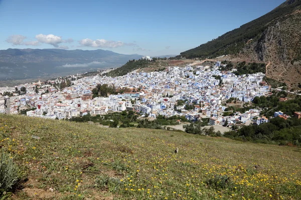 Ciudad Chefchaouen en las montañas del Rif de Marruecos — Foto de Stock