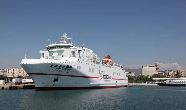 Trasmediterranea acciona trajektové lodě v přístavu malaga, Španělsko — Stock fotografie