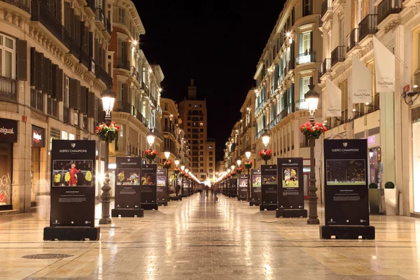 Ulice ve městě malaga v noci, Španělsko Andalusie — Stock fotografie