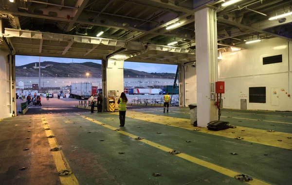 Cubierta de un ferry en Tánger Med, Marruecos. Este ferry conecta Marruecos y España a través del Estrecho de Gibraltar —  Fotos de Stock