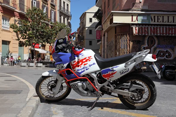 Motocykl honda africa twin w malaga, Hiszpania — Zdjęcie stockowe