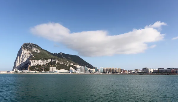 Klippa av gibraltar från la linea, Spanien — Stockfoto