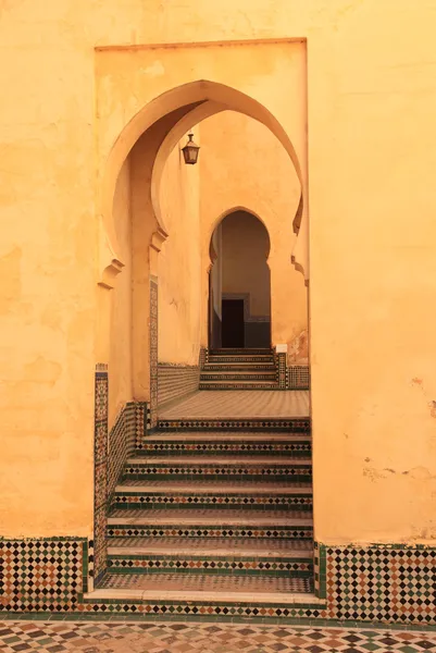 Portas do arco oriental na medina de Meknes, Marrocos — Fotografia de Stock