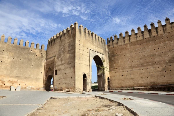 Puerta a la medina en Fez, Marruecos, Norte de África — Foto de Stock