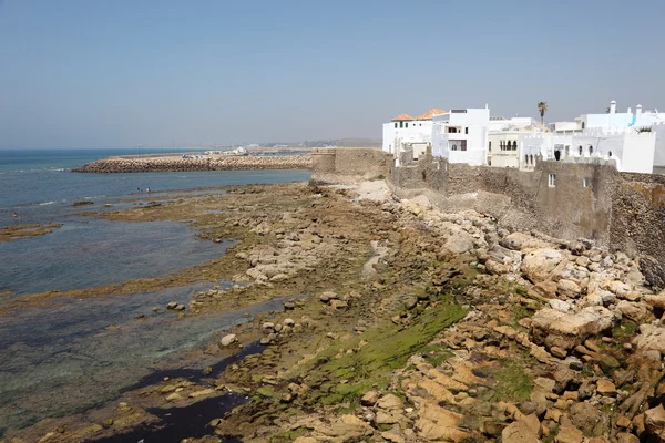 Moroccan town Asilah at the Atlantic Ocean Coast. North Africa — Stock Photo, Image