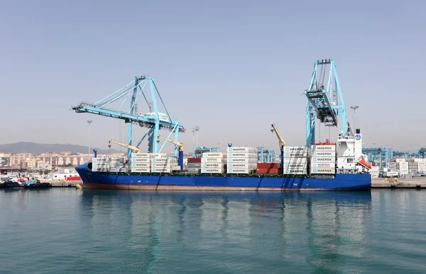 Kontejnerová loď v přístavu algeciras, Španělsko — Stock fotografie