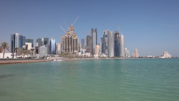 Skyline van de binnenstad van doha. Qatar — Stockvideo