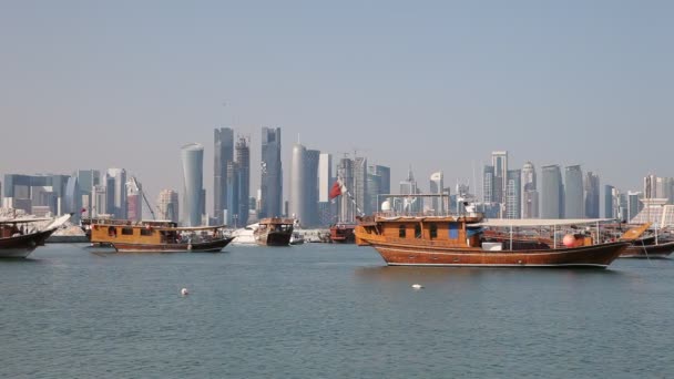 Dhows tradicionales en Doha. Qatar — Vídeo de stock