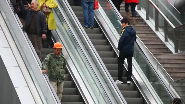 Escalator in Shanghai, China — Stock Video