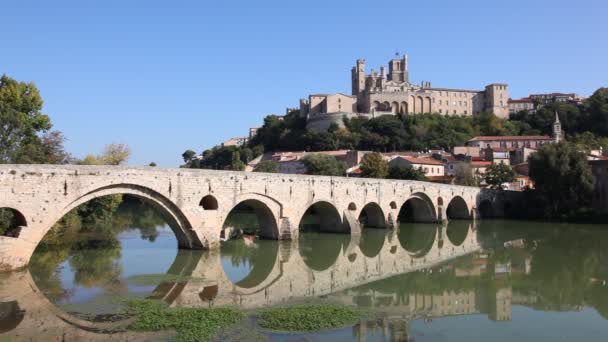 Middeleeuwse brug in Béziers, Frankrijk — Stockvideo