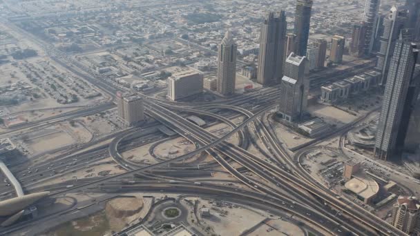 Letecký pohled na dálniční křižovatky v Dubaji — Stock video