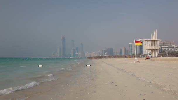 Playa en Abu Dhabi — Vídeo de stock