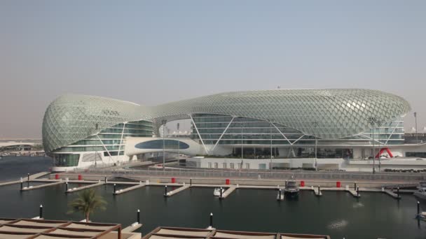 Yas marina hotel w abu dhabi — Wideo stockowe