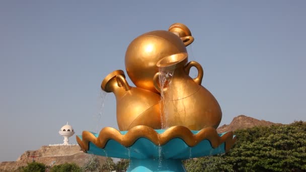 Water jug roundabout in Muscat — Stock Video