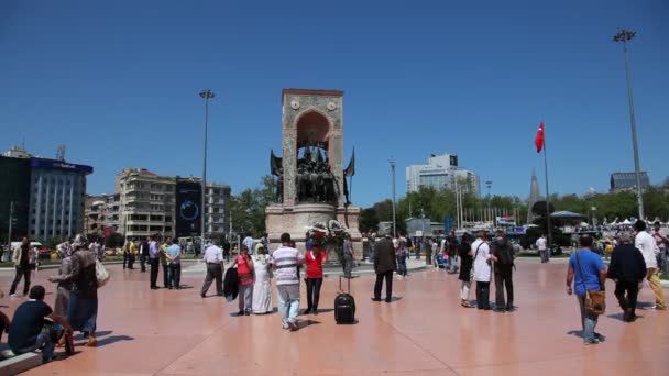 Plaza Taksim en Estambul, Turquía — Vídeo de stock