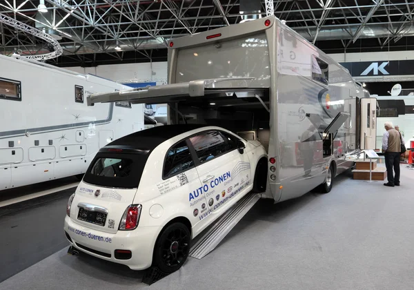 DUSSELDORF - SEPTEMBER 4: Luxury RV with a built-in garage at the Caravan Salon Exhibition 2013 on September 04, 2013 in Dusseldorf, Germany — Stock Photo, Image