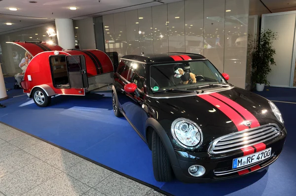 DUSSELDORF - SEPTEMBER 4: MINI with a small caravan at the Caravan Salon Exhibition 2013 on September 04, 2013 in Dusseldorf, Germany. — Stock Photo, Image