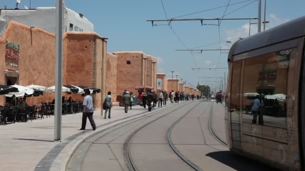 Moderne Straßenbahn in Rabat, Marokko — Stockvideo