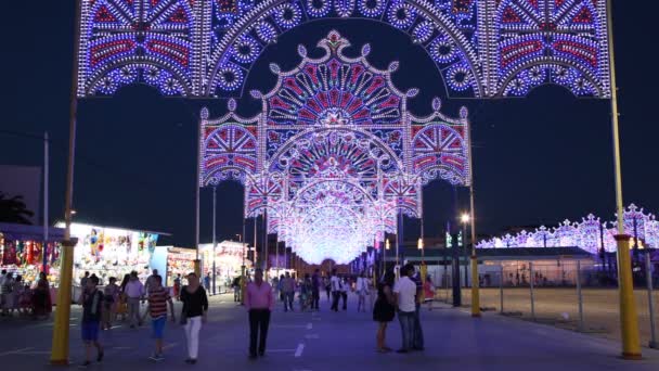 Parque de atracciones por la noche — Vídeos de Stock