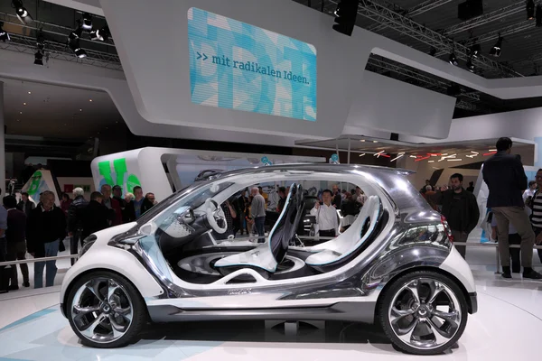 Internationale Automobilausstellung in Frankfurt, Deutschland. smart fourjoy concept car auf der 65. iaa in Frankfurt am 17. September 2013 — Stockfoto