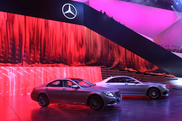 International Motor Show in Frankfurt, Germany. Mercedes Benz presenting new S Class at the 65th IAA in Frankfurt, Germany, on September 17, 2013 — Stock Photo, Image