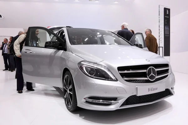 International Motor Show in Frankfurt, Germany. Mercedes Benz B Class at the 65th IAA in Frankfurt, Germany on September 17, 2013 — Stock Photo, Image