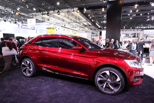 International Motor Show em Frankfurt, Alemanha. Citroen Wild Rubis Concept SUV no 65th IAA em Frankfurt, Alemanha, em 17 de setembro de 2013 — Fotografia de Stock