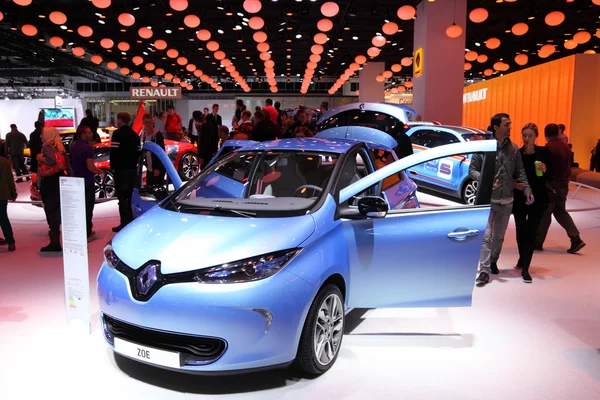 Internationale Autosalon in frankfurt, Duitsland. Renault zoe elektrische auto op de 65e iaa in frankfurt, Duitsland op 17 september 2013 — Stockfoto