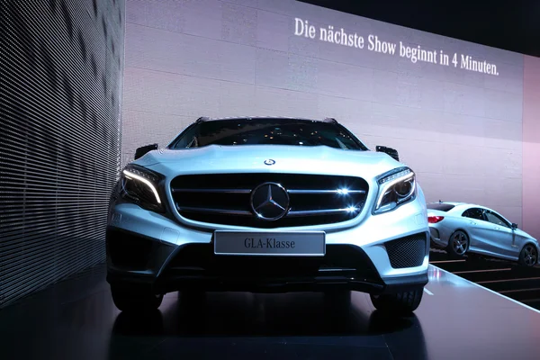 International Motor Show di Frankfurt, Jerman. Mercedes Benz GLA di IAA ke-65 di Frankfurt, Jerman pada 17 September 2013 — Stok Foto