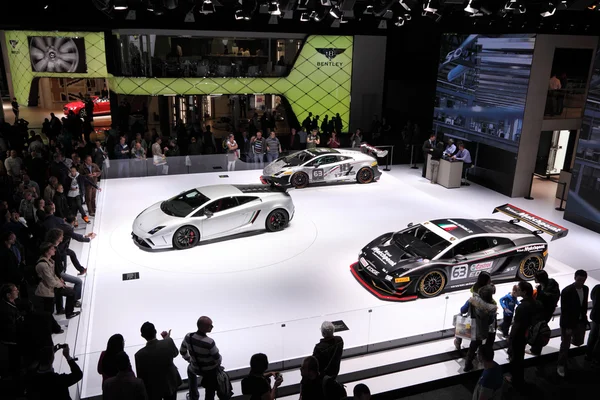 Salón Internacional del Automóvil en Frankfurt, Alemania. Lamborghini, supercoches en la 65ª IAA en Frankfurt, Alemania el 17 de septiembre de 2013 —  Fotos de Stock