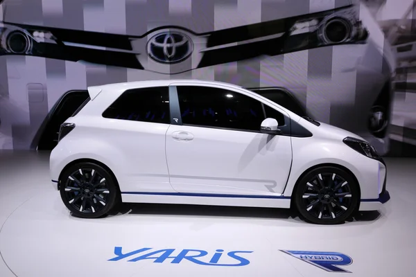 International Motor Show em Frankfurt, Alemanha. Toyota Yaris Hybrid no 65th IAA em Frankfurt, Alemanha, em 17 de setembro de 2013 — Fotografia de Stock