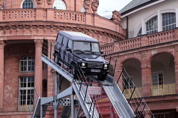 International Motor Show in Frankfurt, Germany. Mercedes Benz G500 in an offroad parcour at the 65th IAA in Frankfurt, Germany on September 17, 2013 — Stock Photo, Image