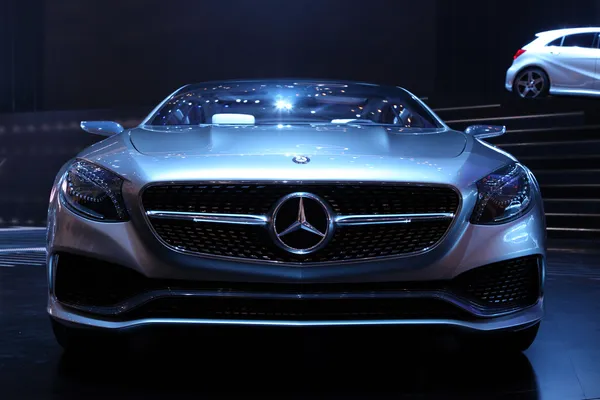 Internationale Autosalon in frankfurt, Duitsland. Mercedes benz voorstellende nieuwe s-klasse coupe op de 65e iaa in frankfurt, Duitsland, op 17 september 2013 — Stockfoto