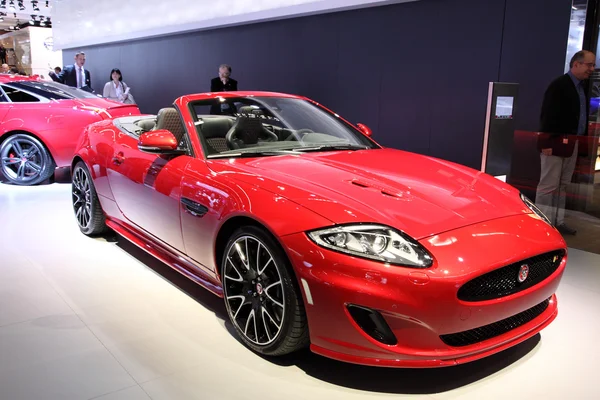 International Motor Show in Frankfurt, Germany. Jaguar presenting new cabriolet at the 65th IAA in Frankfurt, Germany on September 17, 2013 — Stock Photo, Image