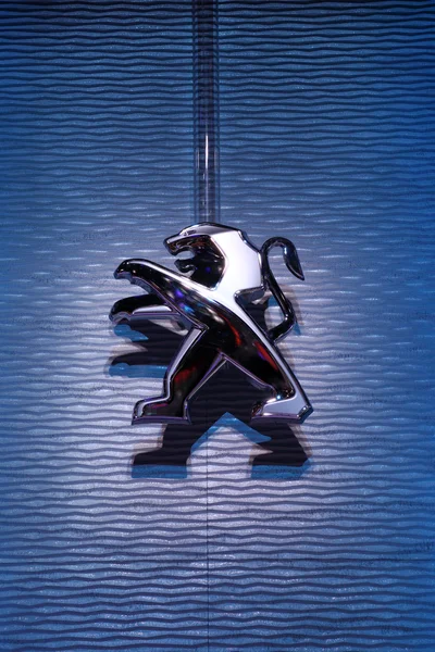 International Motor Show in Frankfurt, Germany. Peugeot Logo at the 65th IAA in Frankfurt, Germany on September 17, 2013 — Stock Photo, Image