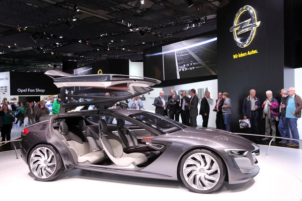 International Motor Show in Frankfurt, Germany. Opel Monza at the 65th IAA in Frankfurt, Germany on September 17, 2013 — Stock Photo, Image