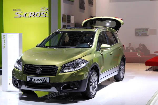 International Motor Show in Frankfurt, Germany. Suzuki S-Cross SX4 at the 65th IAA in Frankfurt, Germany on September 17, 2013 — Stock Photo, Image