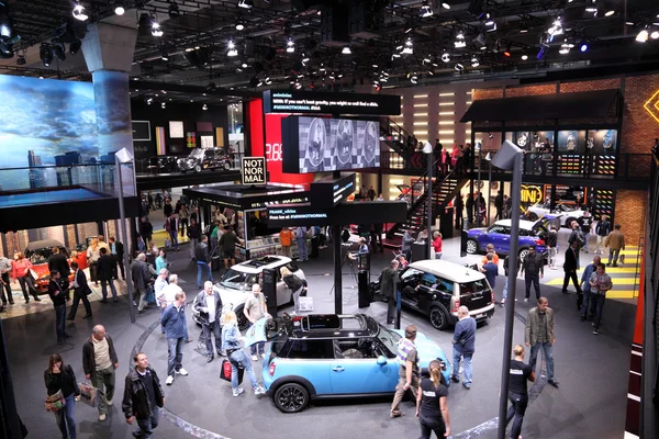 International Motor Show em Frankfurt, Alemanha. MINI Stand no 65th IAA em Frankfurt, Alemanha, em 17 de setembro de 2013 — Fotografia de Stock