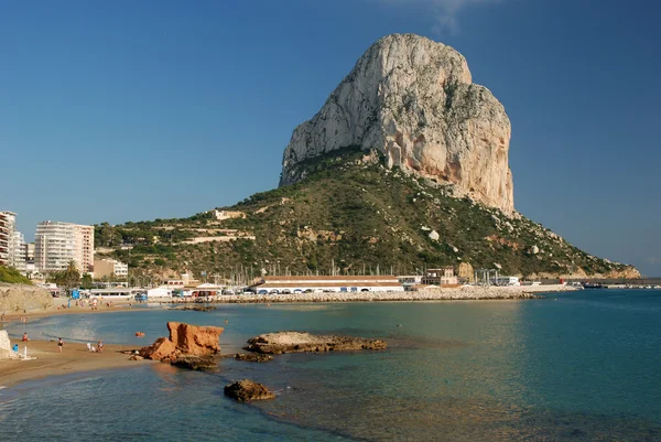 Beroemde mediterrane resort calpe in Spanje — Stockfoto